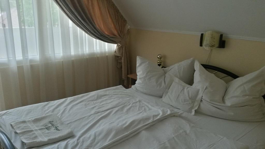 Ezust Fenyo Vendeghaz Hotel Siófok Exterior foto