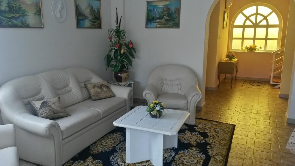 Ezust Fenyo Vendeghaz Hotel Siófok Exterior foto