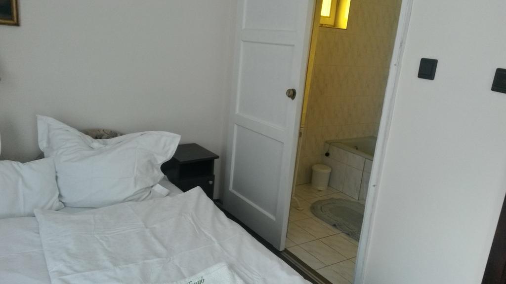 Ezust Fenyo Vendeghaz Hotel Siófok Exterior foto